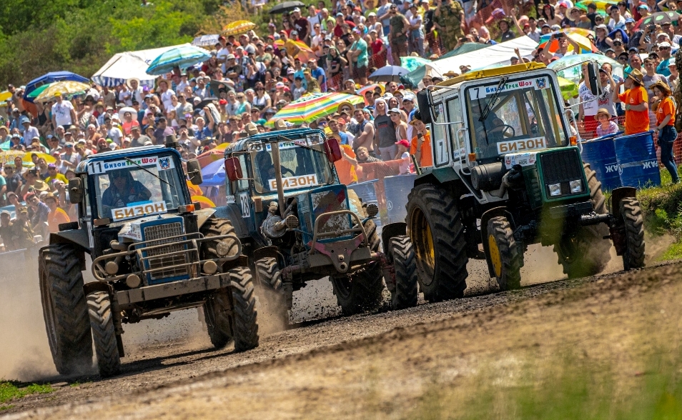 In races on tractors "Bizon-Track-Show 2019" won the mechanic from Moscow region
