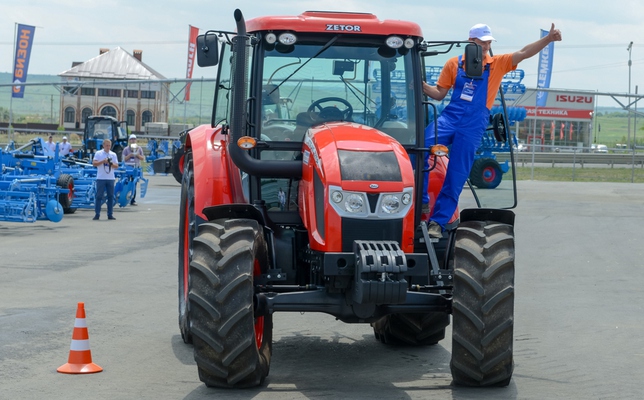 Колесный трактор Ant-Zetor 4135F