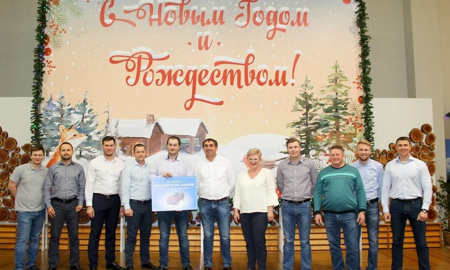 Праздничная лотерея. Вручили автомобиль продавцу техники Lemken