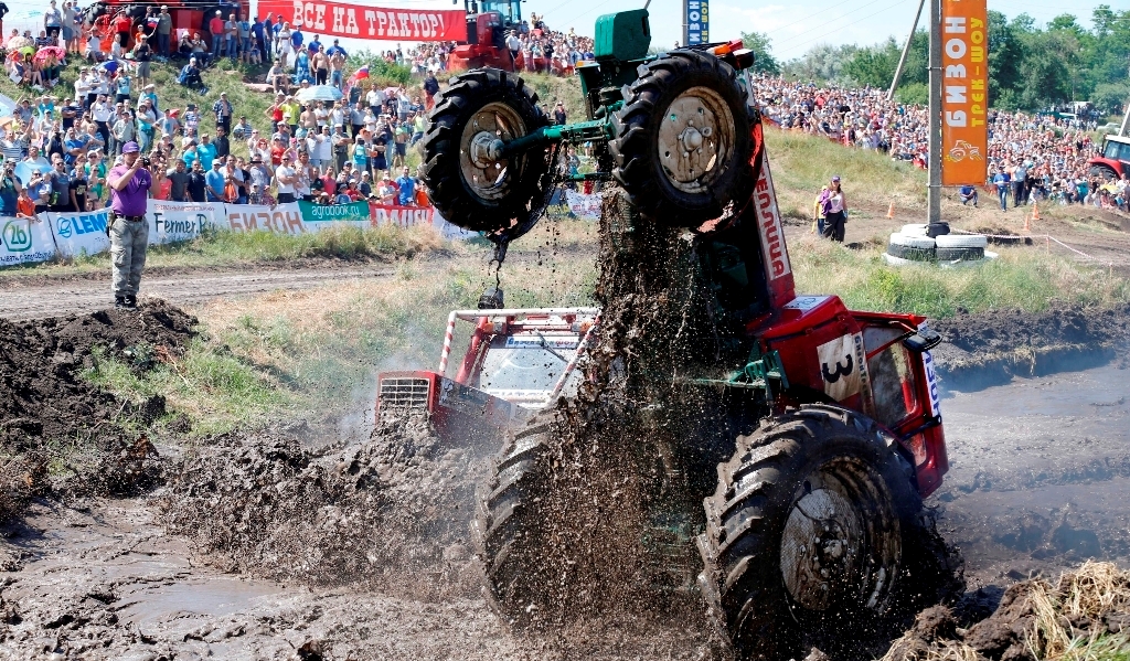 В Ростовской области прошли самые зрелищные гонки за всю историю тракторного спорта