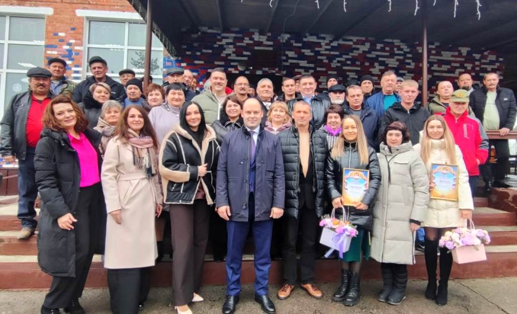 В сельхозпредприятиях холдинга наградили сотрудников