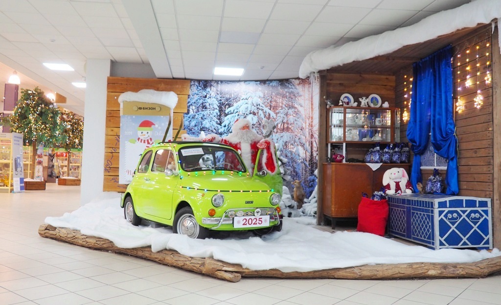 The central office of the agrotechnological holding «Bizon» was decorated for the New Year