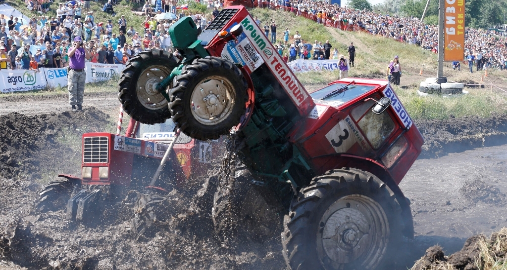 We invite you to participate in a Russian tractor racing