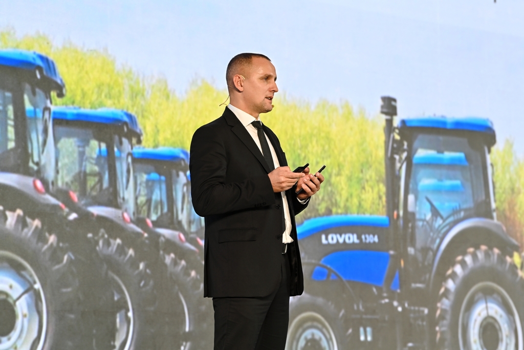 Weichai Lovol Industrial Group Shared Sales Experiences at Dealer Conference