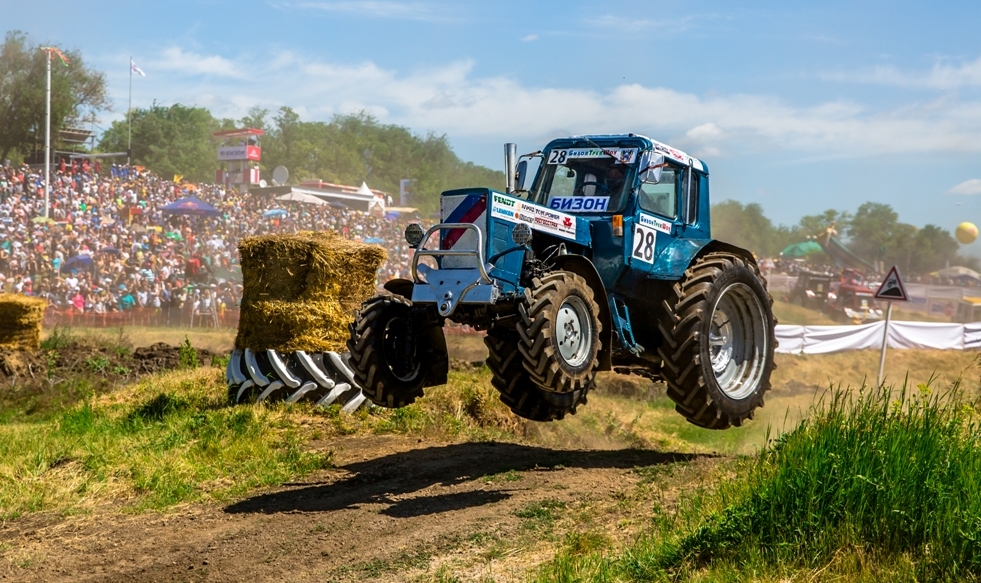 The fastest tractor racer of Russia will determine in Rostov-on-Don