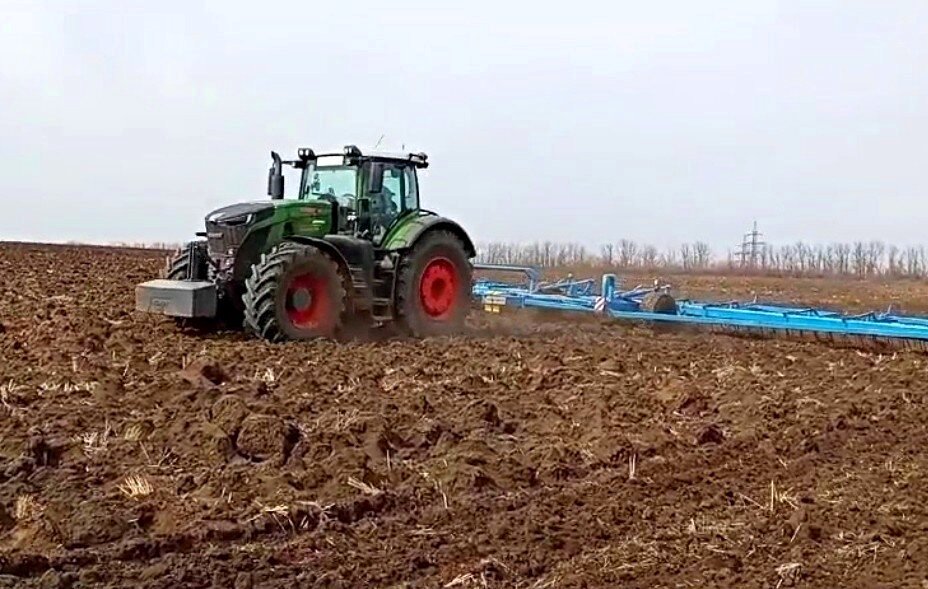 Spring field work has begun at the farms of the agro-technological holding «Bizon»