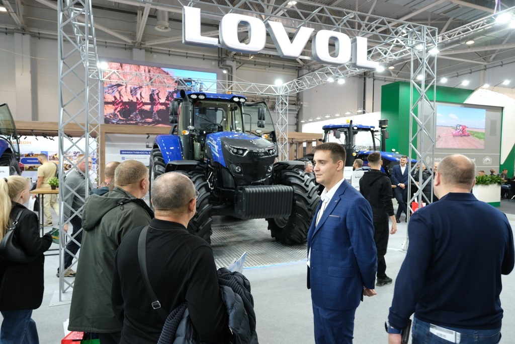 Премьера 2025 года: компания «Бизон» начала поставку тракторов Lovol TN 3004