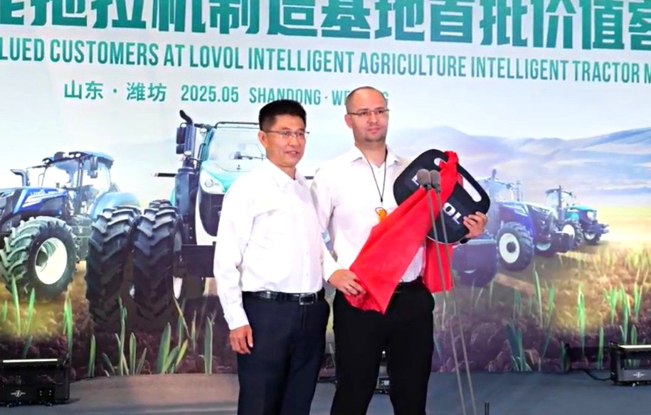 We took part in the opening of the new Lovol plant and received the keys to the first tractor