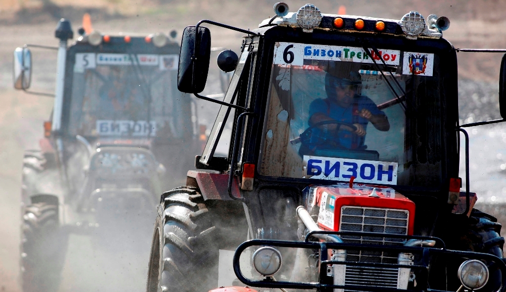 Bizon-Track-Show 2015. XIII tractor race of rural machine operators, unique in Russia