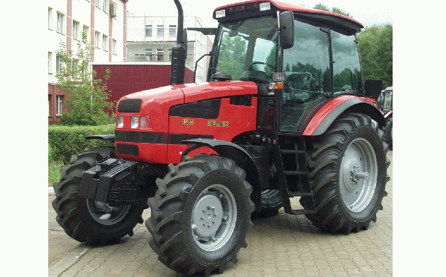 Колесный трактор Беларус-1523