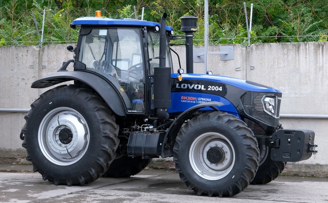 Колесный трактор Lovol 2004