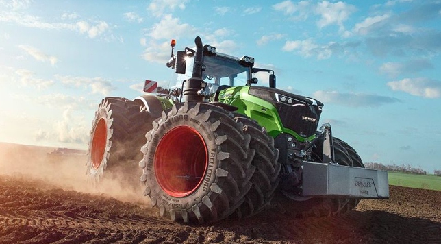 Колесный трактор Fendt 1050 Vario