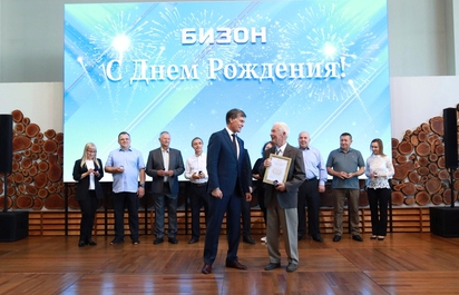 Сотрудников компании поздравили с трудовыми юбилеями